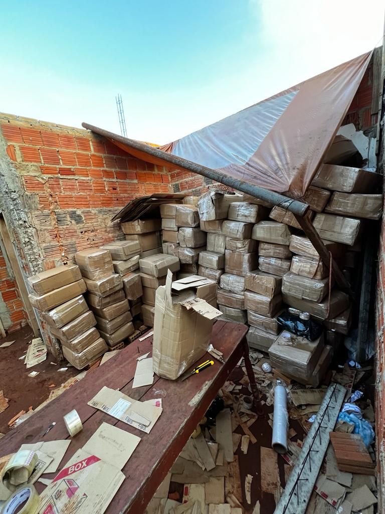 PF prende três com quase 2,5 ton de drogas em entreposto na fronteira de MS PF prende três com quase 2,5 ton de drogas em entreposto na fronteira de MS