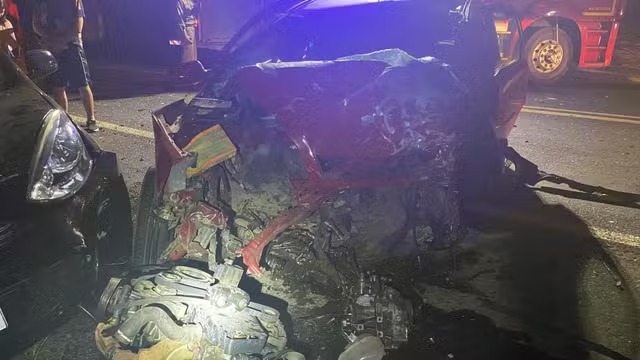 Ônibus que saiu com turistas de Campo Grande para o litoral tomba no PR