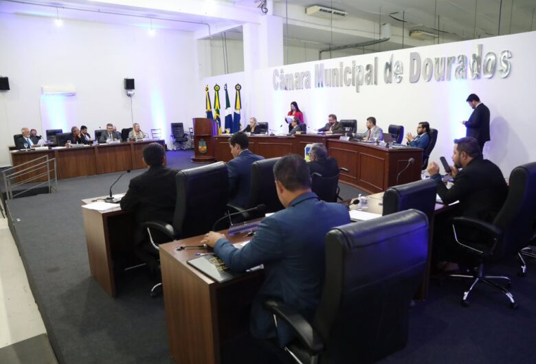 Dourados passará a ter 21 vereadores a partir das eleições 2024 e aumento salarial a atual prefeito e secretários Dourados passará a ter 21 vereadores a partir das eleições 2024 e aumento salarial a atual prefeito e secretários