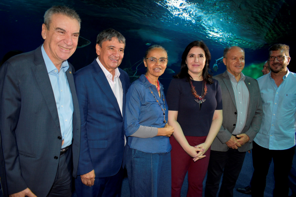 Deputados da ALEMS celebram o ato de sanção da Lei do Pantanal Deputados da ALEMS celebram o ato de sanção da Lei do Pantanal