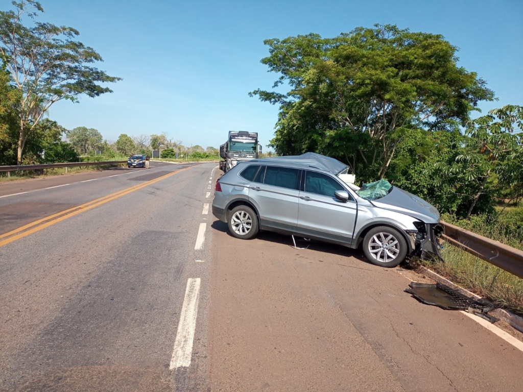Acidente na BR-262 matou pai e filha e ainda deixou uma mulher e duas crianças feridas Acidente na BR-262 matou pai e filha e ainda deixou uma mulher e duas crianças feridas