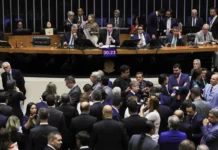 Oposição tenta barrar decretos de Lula sobre plataformas