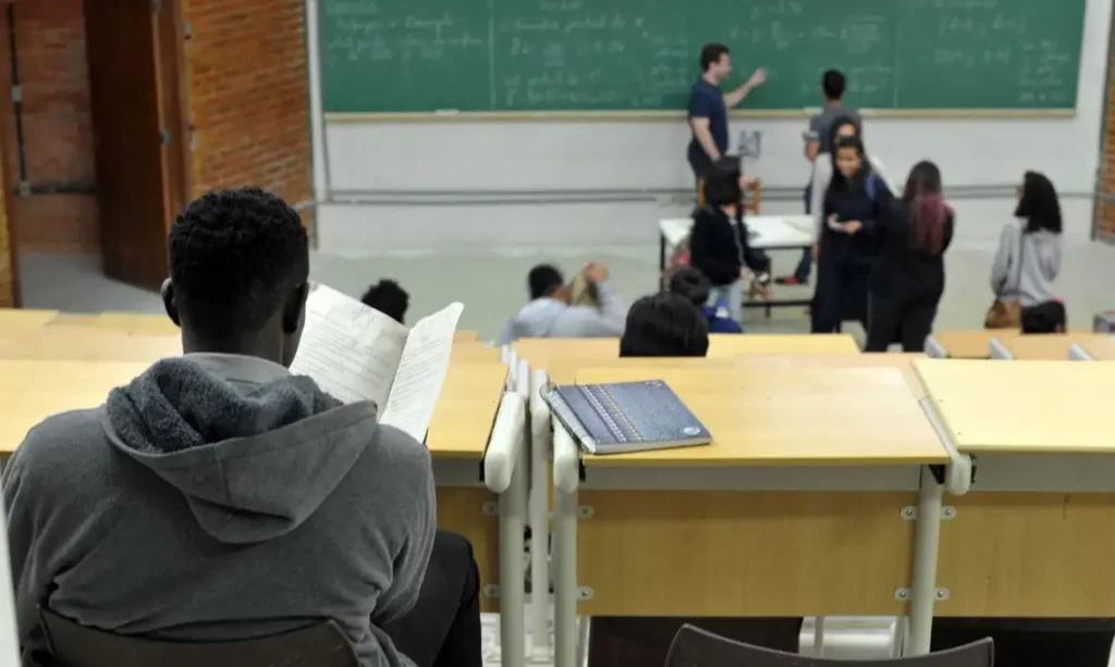 Escolas particulares de MS estão negativando pais de alunos que não pagam a mensalidade Escolas particulares de MS estão negativando pais de alunos que não pagam a mensalidade