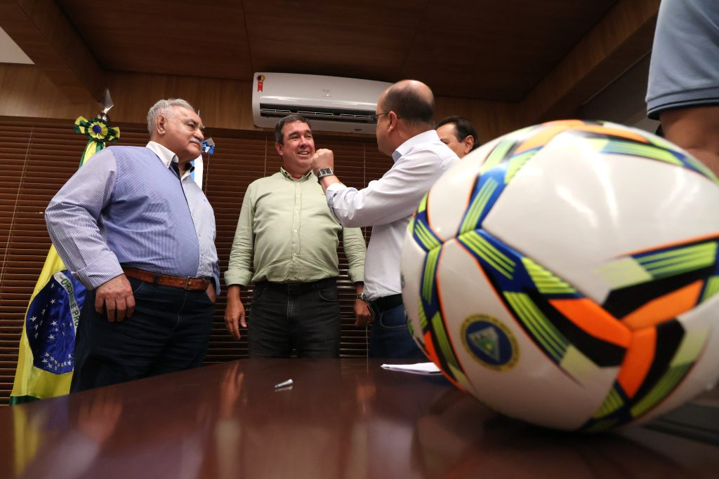 Governo repassa 1,2 milhão à clubes de futebol para competições deste ano