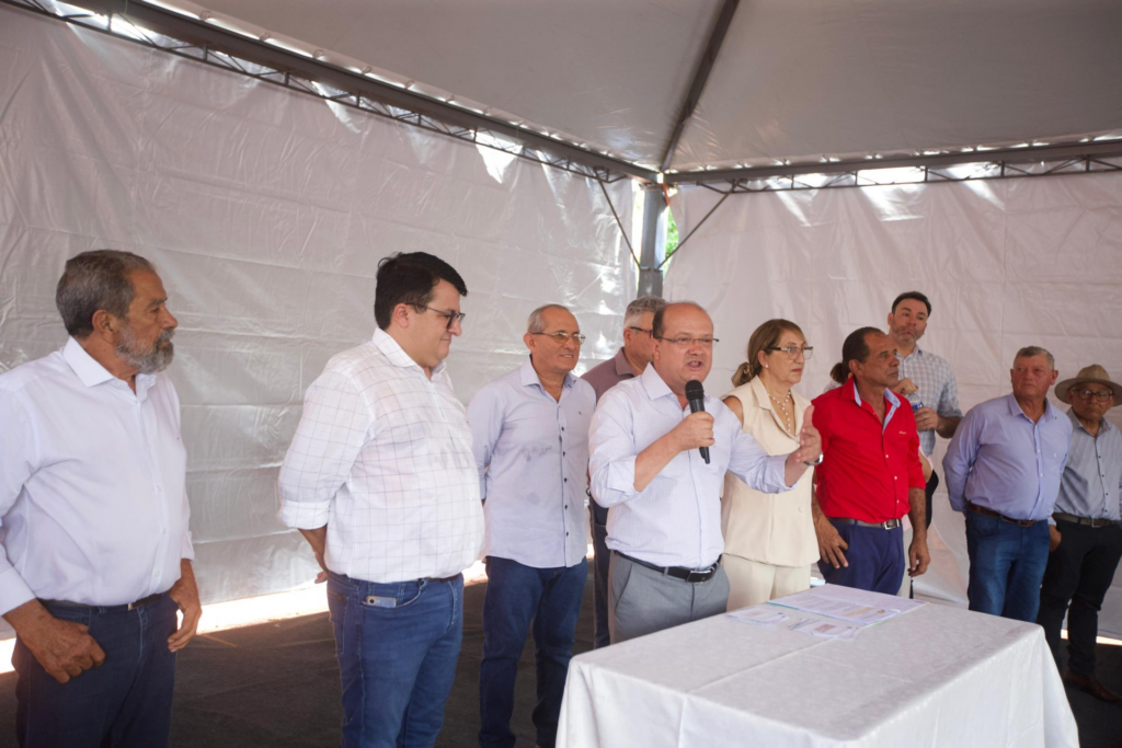 Barbosinha afirma que Governo quer ajudar as Prefeituras e trazer benefícios para a população Barbosinha afirma que Governo quer ajudar as Prefeituras e trazer benefícios para a população