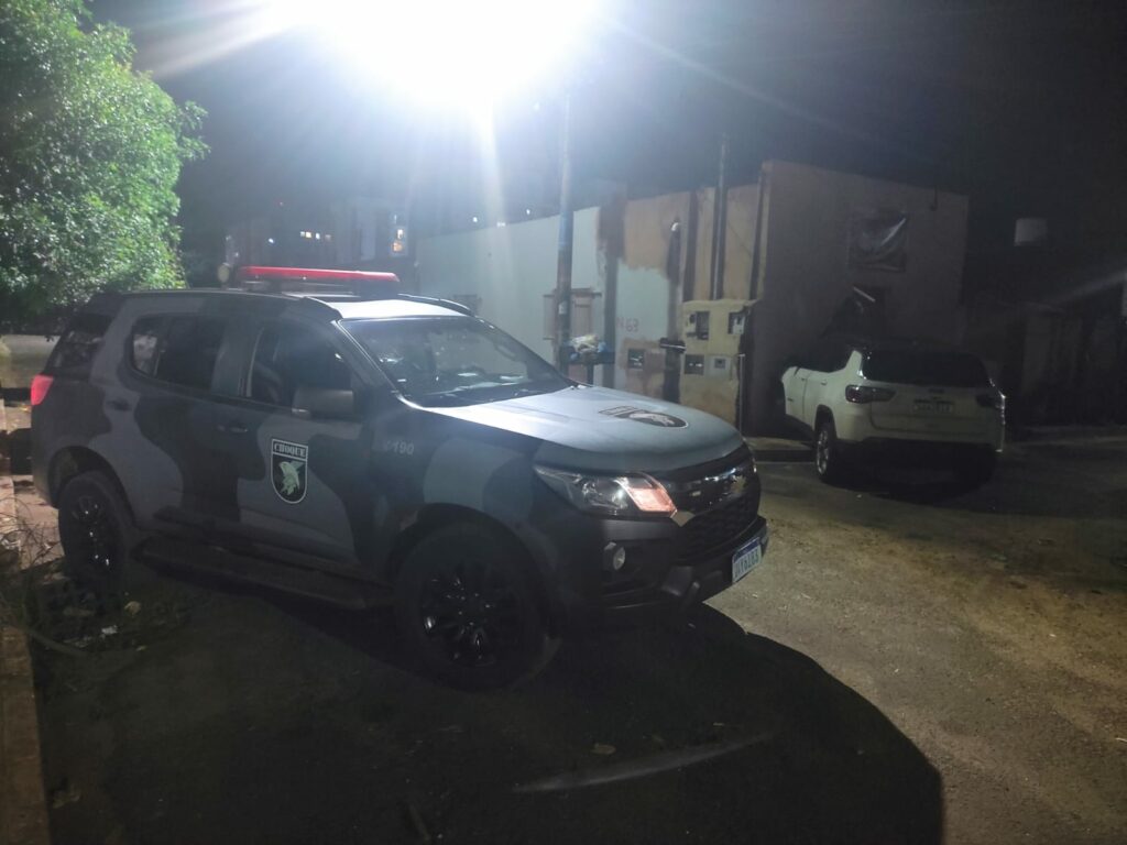 Jeep é roubado na 1ª noite de carnaval, mas é encontrado batido em muro de bairro de CG Jeep é roubado na 1ª noite de carnaval, mas é encontrado batido em muro de bairro de CG