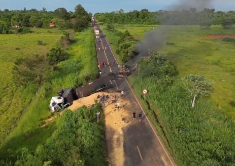 Acidente entre três carretas e carro de passeio resulta em duas mortes na MS-276