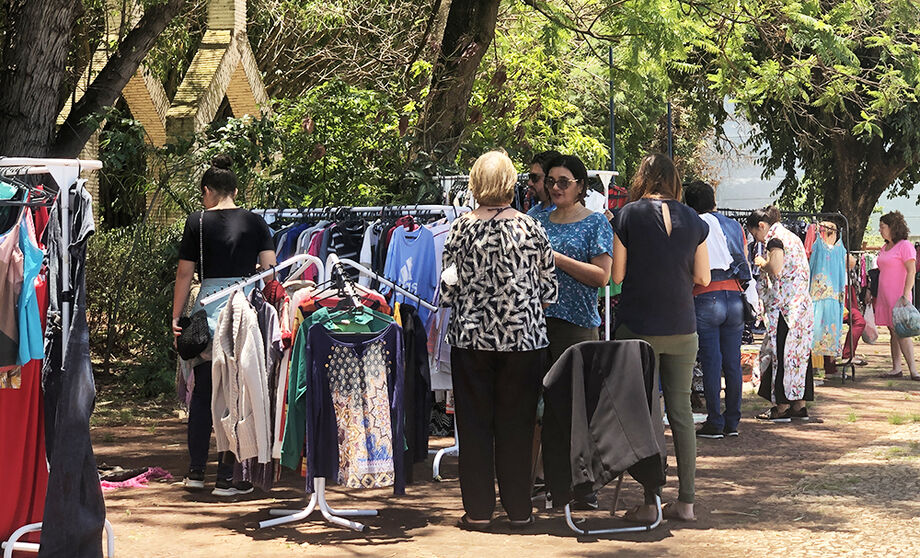 Em Campo Grande, blocos fazem 'enterro dos ossos' no pós-carnaval