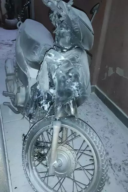 Ex-marido invade prédio, atira contra apartamento e incendeia motocicleta de mulher