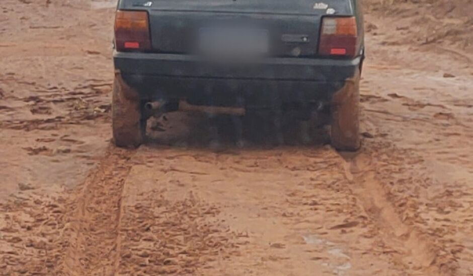 Dupla é presa por ter ‘desovado’ corpo na BR-262 após roubo de veículo