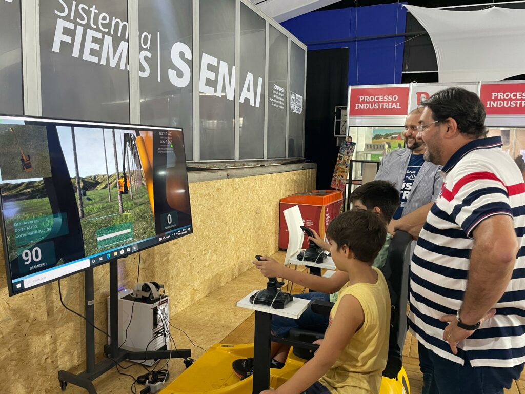 Longen visita Pavilhão da Indústria na Expogrande destacando crescimento do setor agroindustrial de MS