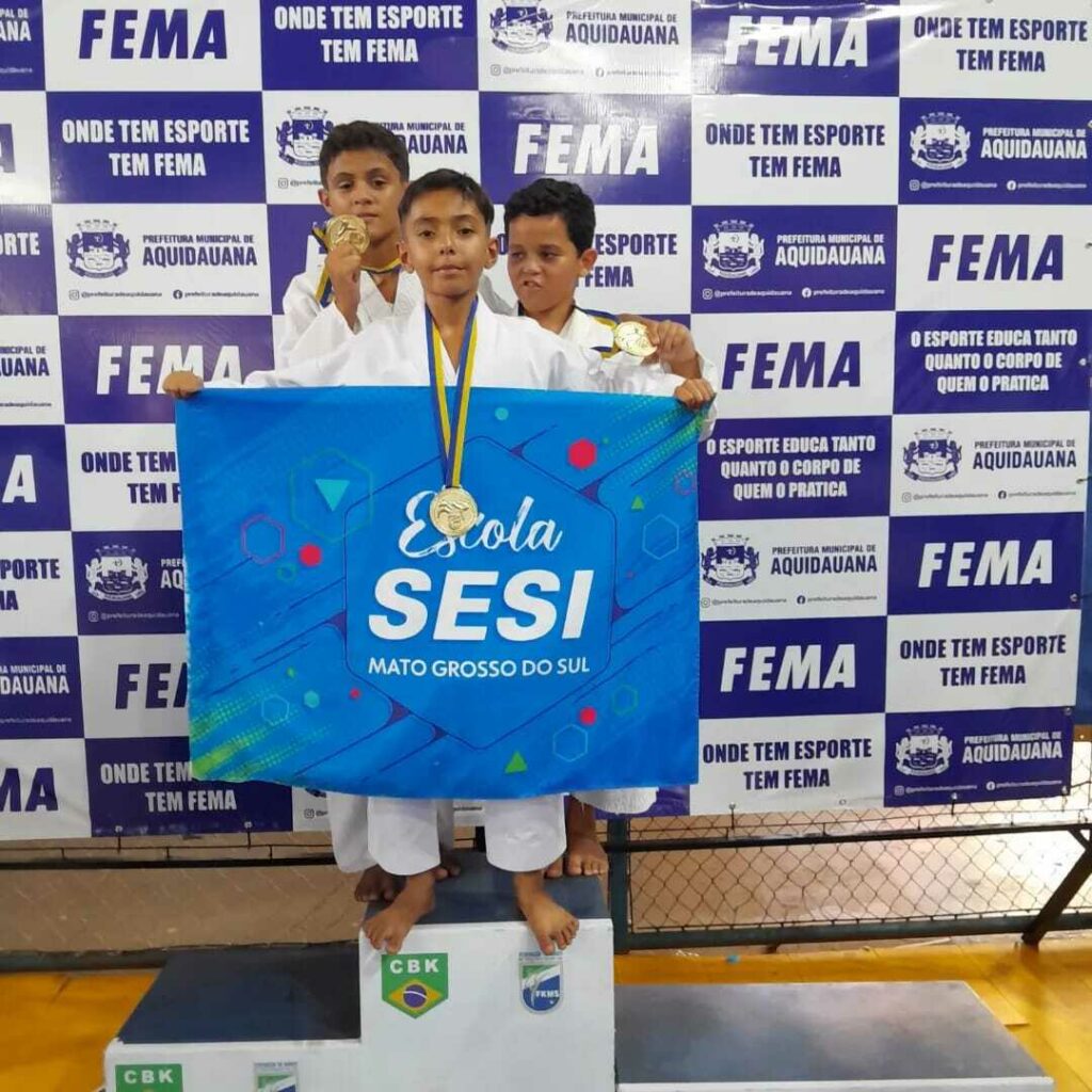 Alunos-atletas do Sesi conquistam medalhas em etapa do estadual de karatê