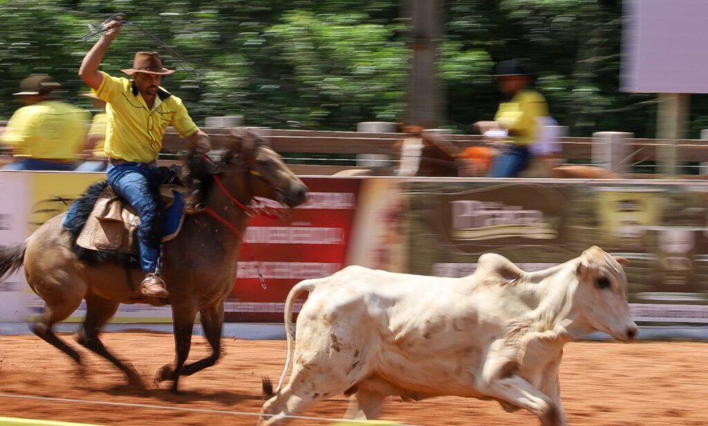 Governador prestigia finais do Estadual de Laço Comprido: "Esporte genuíno nosso!"
