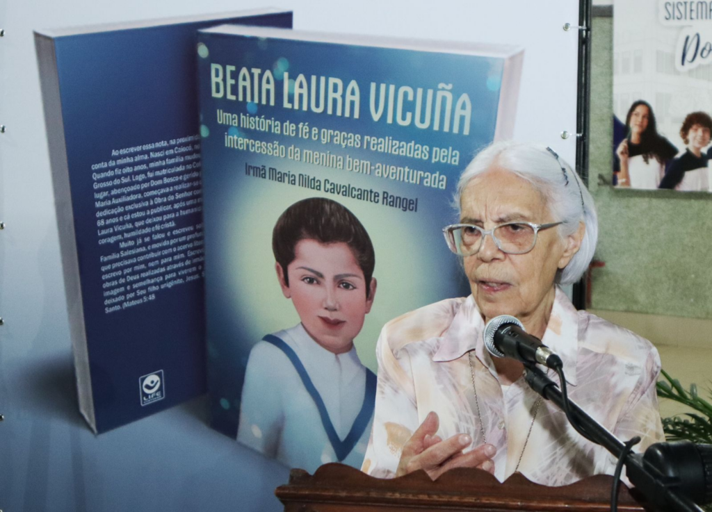 Lançamento do livro traz emoção e espetáculo religioso ao colégio Auxiliadora, na Capital