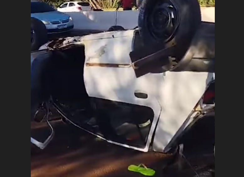 Passageira morre e motorista fica ferido em capotamento na MS-156