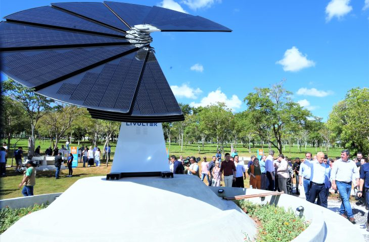 Em inauguração da 'Flor Solar', governador reforça importância de projetos sustentáveis