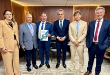 Presidente da Cassems entrega prestação de contas do plano para deputados na ALEMS