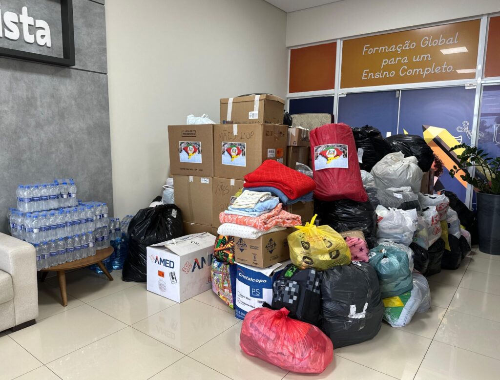 Alunos adventistas mobilizam-se com cartinhas e doações para o RS Alunos adventistas mobilizam-se com cartinhas e doações para o RS