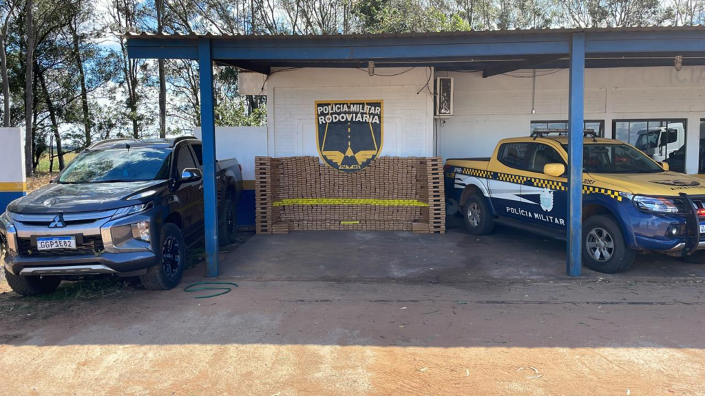 Polícia apreende 1,4 tonelada de maconha em caminhonete na MS-164 Polícia apreende 1,4 tonelada de maconha em caminhonete na MS-164