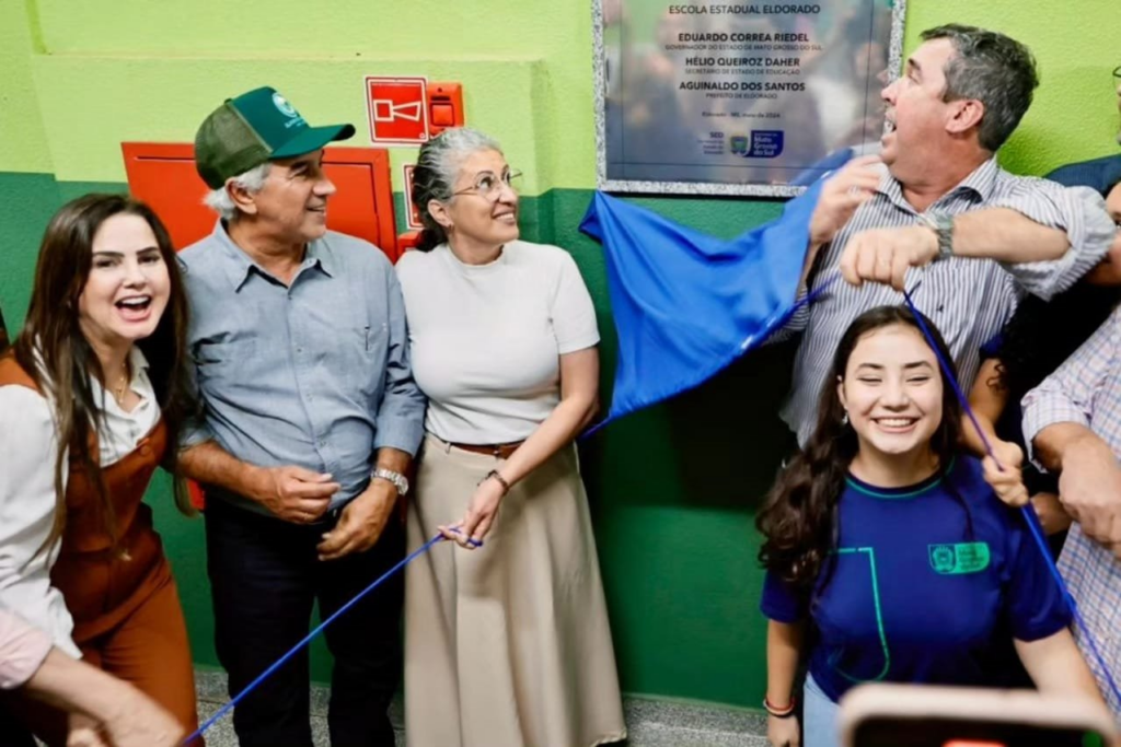 Trabalho de Mara Caseiro gera asfalto e reforma de escolas no Conesul de MS Trabalho de Mara Caseiro gera asfalto e reforma de escolas no Conesul de MS