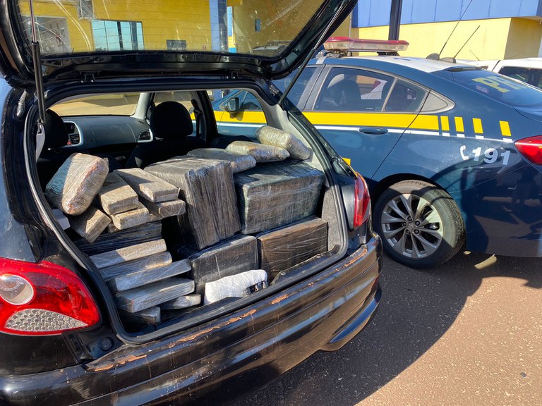 PRF apreende quase 700 quilos de maconha em duas ocorrências na BR-163 PRF apreende quase 700 quilos de maconha em duas ocorrências na BR-163