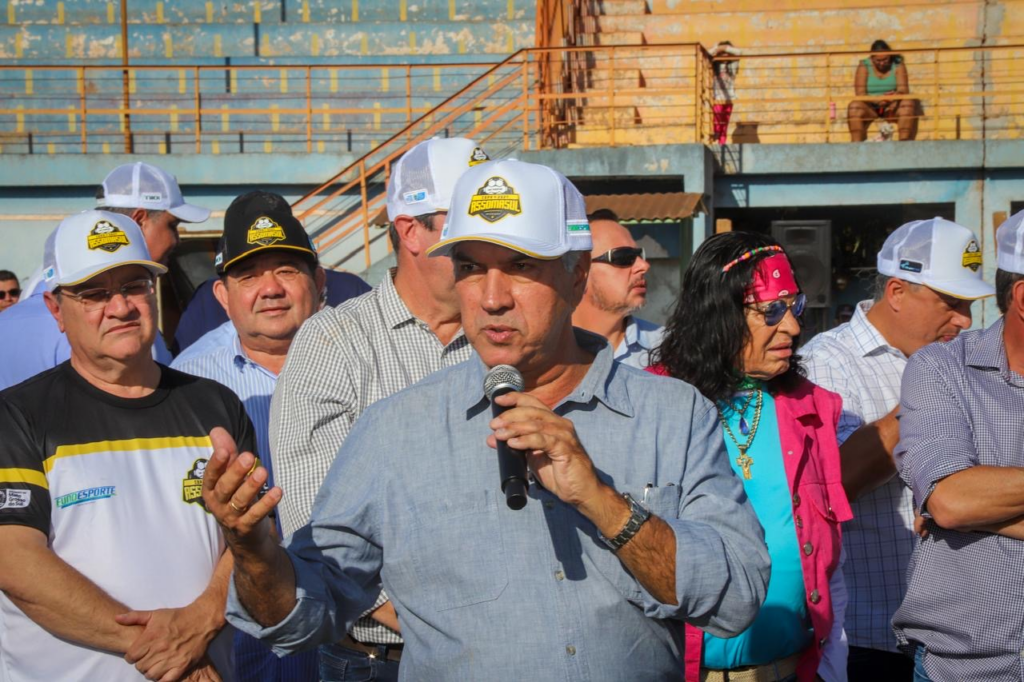 Eduardo Riedel anuncia doação de veículo Van para município que for campeão da 20ª Copa Assomasul