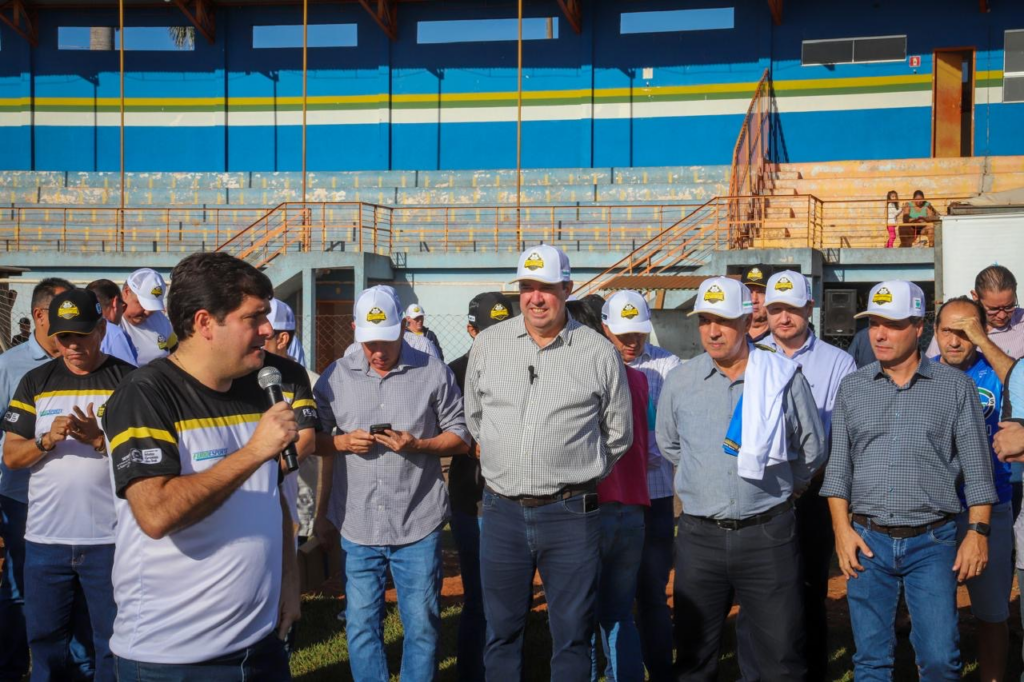 Eduardo Riedel anuncia doação de veículo Van para município que for campeão da 20ª Copa Assomasul