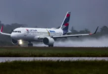 Alagamento em pista do aeroporto de Canoas não atrapalha voos