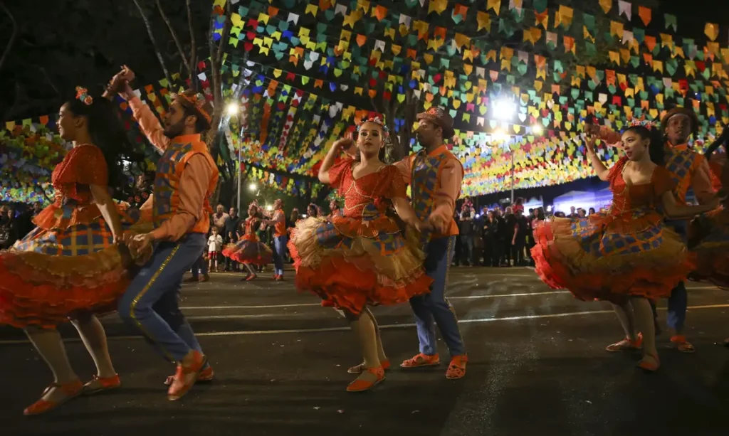Vai organizar uma festa junina e não sabe por onde começar? Veja o que não pode faltar! Vai organizar uma festa junina e não sabe por onde começar? Veja o que não pode faltar!