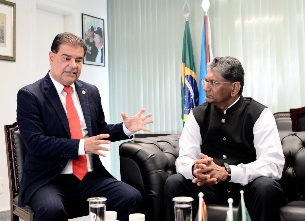 Senador Nelsinho comemora conquista da Ioga para escolas estaduais de MS Senador Nelsinho comemora conquista da Ioga para escolas estaduais de MS