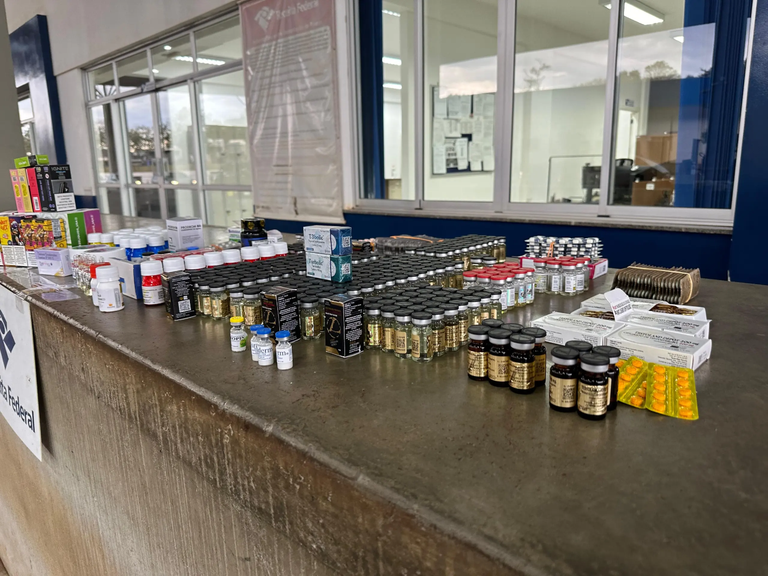 Receita Federal em MS apreende grande quantidade de esteroides anabolizantes Receita Federal em MS apreende grande quantidade de esteroides anabolizantes