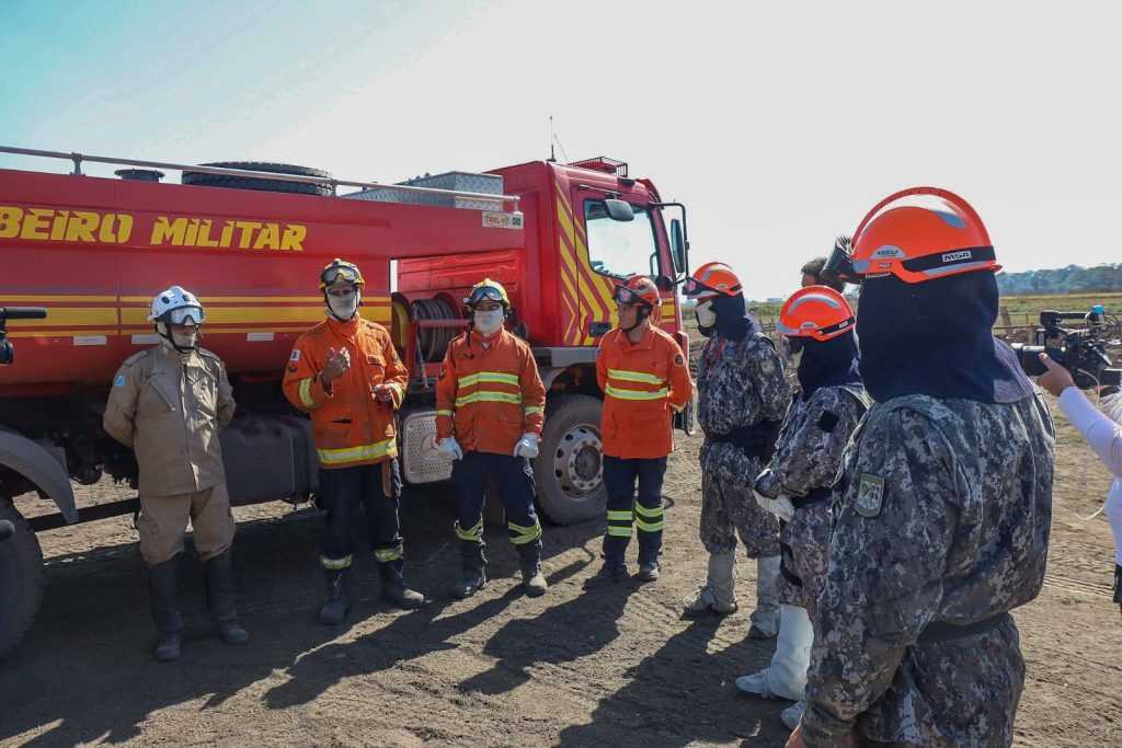 Em conjunto, Bombeiros de MS e Força Nacional trabalham para combater focos no Pantanal Em conjunto, Bombeiros de MS e Força Nacional trabalham para combater focos no Pantanal