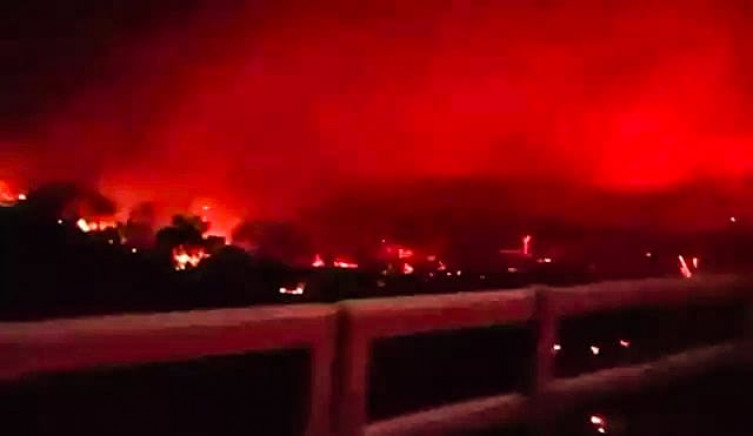 Família de ribeirinhos com crianças e bebê são resgatados durante incêndio florestal