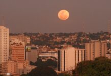 Última superlua do ano ilumina o céu nesta sexta-feira