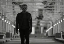 Depois da cirurgia vocal, Jon Bon Jovi volta aos palcos e emociona fãs