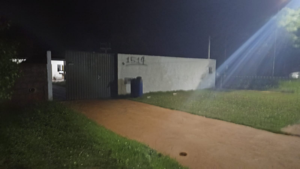 Suspeito de violência doméstica é baleado durante intervenção policial em cidade de MS Suspeito de violência doméstica é baleado durante intervenção policial em cidade de MS