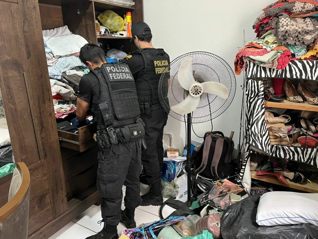 Combustível contrabandeado era trocado por carnes de animais silvestres e prostituição de menores Combustível contrabandeado era trocado por carnes de animais silvestres e prostituição de menores