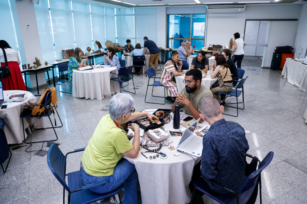 Artesãos brasileiros conectam-se a compradores internacionais em Campo Grande Artesãos brasileiros conectam-se a compradores internacionais em Campo Grande