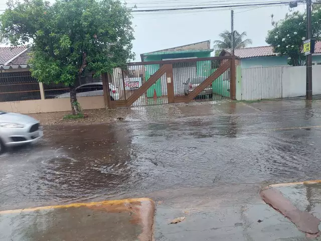 Chuva de 42 mm provoca um caos em Campo Grande logo nas primeiras horas desta quinta-feira Chuva de 42 mm provoca um caos em Campo Grande logo nas primeiras horas desta quinta-feira