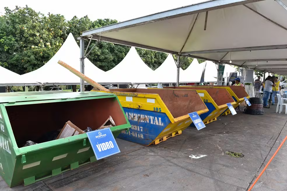 Capital recebe mais uma edição do 'Drive-Thru da Reciclagem' nos Altos da Afonso Pena Capital recebe mais uma edição do 'Drive-Thru da Reciclagem' nos Altos da Afonso Pena
