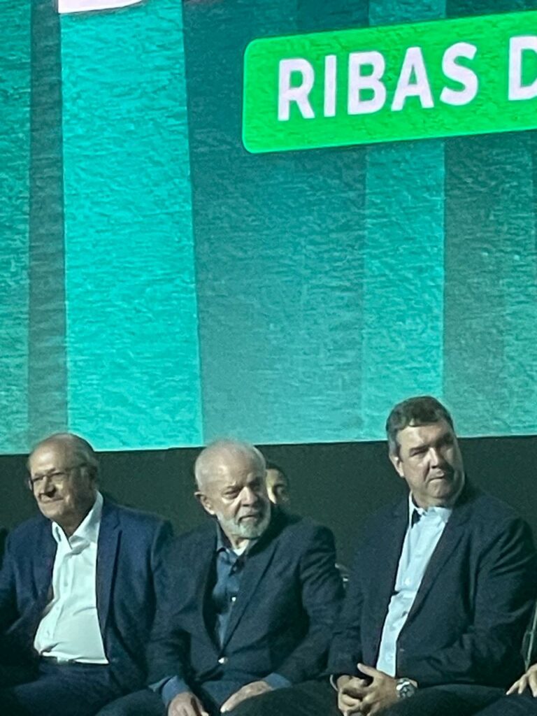 Lula já está em Ribas do Rio Pardo para inauguração da nova fábrica da Suzano Lula já está em Ribas do Rio Pardo para inauguração da nova fábrica da Suzano