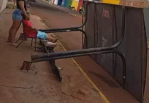 Cobertura de ponto de ônibus desaba e atinge idosa em Campo Grande