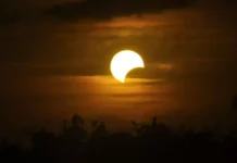 Eclipse solar parcial acontece no sábado; veja como assistir