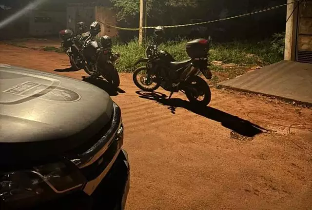 Suspeito morre em confronto com Batalhão de Choque no assentamento Santa Mônica Suspeito morre em confronto com Batalhão de Choque no assentamento Santa Mônica