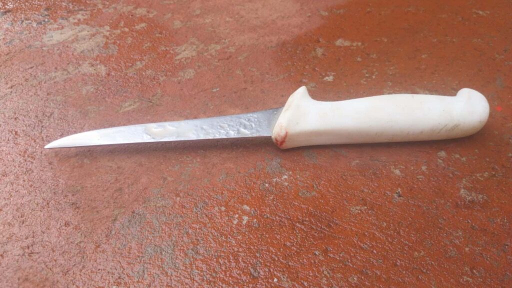 Homem que meteu oito facadas na ex-esposa na frente do filho dela é encontrado morto na delegacia Homem que meteu oito facadas na ex-esposa na frente do filho dela é encontrado morto na delegacia