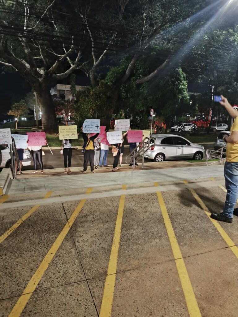 Após pedido de vistas, julgamento que pede a cassação da prefeita Adriane Lopes fica para o dia 27 Após pedido de vistas, julgamento que pede a cassação da prefeita Adriane Lopes fica para o dia 27