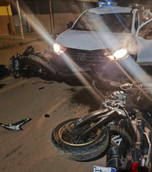 Motorista embriagado atinge motos do Batalhão de Choque e fere dois policiais Motorista embriagado atinge motos do Batalhão de Choque e fere dois policiais