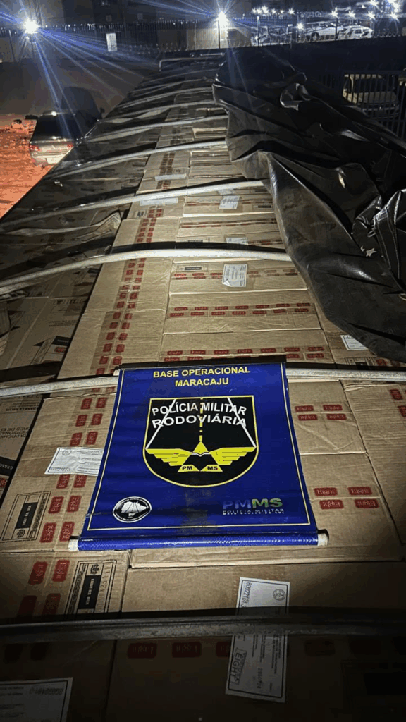 Homem é preso com carga de cigarros contrabandeados avaliada em R$ 2,5 milhões na MS-162 Homem é preso com carga de cigarros contrabandeados avaliada em R$ 2,5 milhões na MS-162