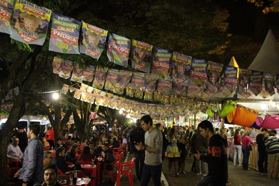 UFGD promove 16ª edição do Arraiá Universitário com shows e comidas típicas UFGD promove 16ª edição do Arraiá Universitário com shows e comidas típicas