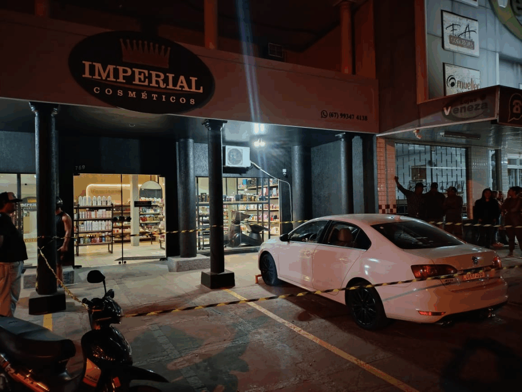 Casal é assassinado a tiros dentro de carro em Coronel Sapucaia Casal é assassinado a tiros dentro de carro em Coronel Sapucaia